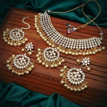 Sukkhi Fashionable Kundan & Pearls Choker Set