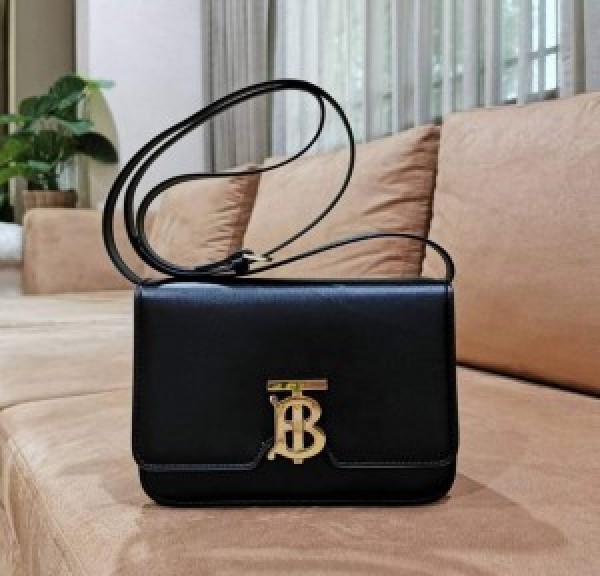 Note Bag in Black - Women, Leather | Burberry® Official