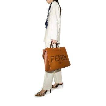 Olivia Palermo Came Up With the Best Method For Showing Off Your New It Bag  | Fendi bags, Fendi peekaboo bag, Bags