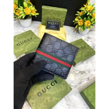 Stylish Gucci Women's Wallet - Perfect Size