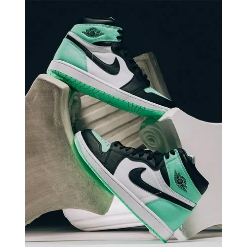 21 Nike air jordan 1 high green glow 3499 1